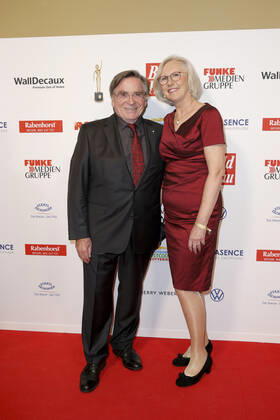 Elmar Wepper with Wife Anita at the 13 award Ceremony the Golden Picture the Woman at Stage Operetta House on 23 October 2019 in Hamburg Copyright: xVISTAPRESSx xWenzel