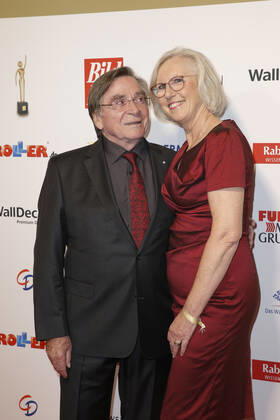 Elmar Wepper with Wife Anita at the 13 award Ceremony the Golden Picture the Woman at Stage Operetta House on 23 October 2019 in Hamburg Copyright: xVISTAPRESSx xWenzel