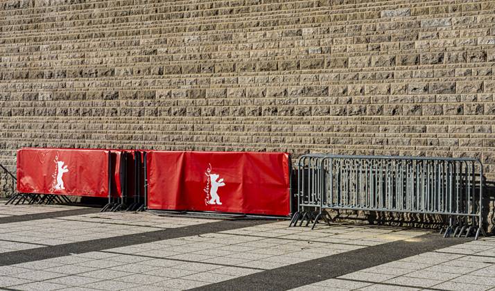 Barrier fence with red Berlinale logo 1020918873