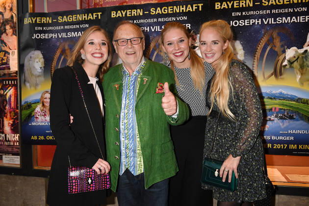 Joseph Vilsmaier with its Daughters Josephine, Theresa and Janina Premiere from Bavaria Sagenhaft at Cinema on Sendlinger Gate in Munich on 19 October 2017 Copyright: xVISTAPRESSx xBarbaraxInsinger