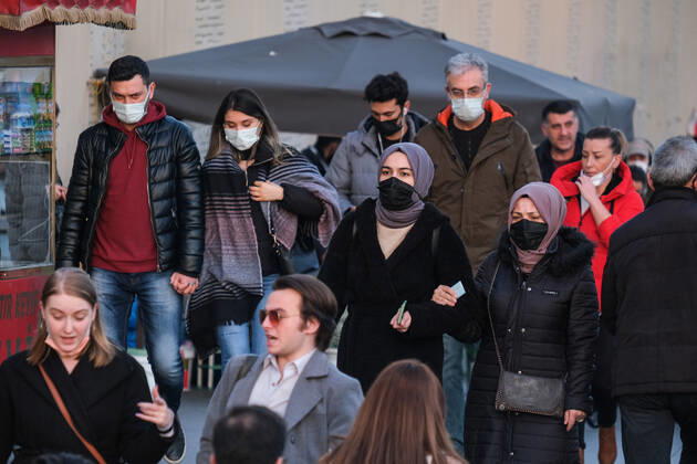 People wearing face masks walk on a street in Istanbul Turkey, on February 21, 2022. Turkey reports 85,026 newly confirmed COVID-19 cases. ( Copyright: CumhurxYetmezx-xDepoxPhotos 17437184