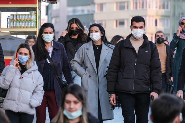 People wearing face masks walk on a street in Istanbul Turkey, on February 21, 2022. Turkey reports 85,026 newly confirmed COVID-19 cases. ( Copyright: CumhurxYetmezx-xDepoxPhotos 17437186