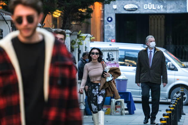 People wearing face masks walk on a street in Istanbul Turkey, on February 21, 2022. Turkey reports 85,026 newly confirmed COVID-19 cases. ( Copyright: CumhurxYetmezx-xDepoxPhotos 17437190