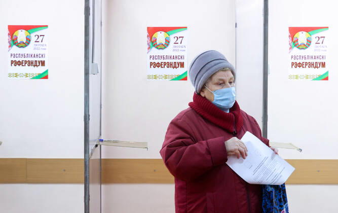VITEBSK, BELARUS - FEBRUARY 22, 2022: A woman marks her ballot at polling station No 5 with the start of early voting in the 2022 Belarusian constitutional referendum, which is scheduled for February 27. Alexander Khitrov BelTA TASS  TS124EAA