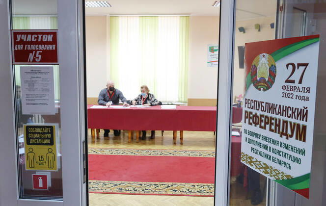 VITEBSK, BELARUS - FEBRUARY 22, 2022: Polling station No 5 receives citizens with the start of early voting in the 2022 Belarusian constitutional referendum, which is scheduled for February 27. Alexander Khitrov BelTA TASS  TS124EAB