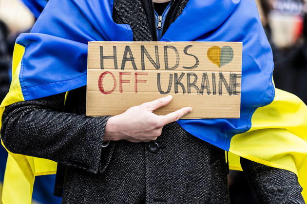 Demonstration for solidarity with Ukraine, taken in front of the Federal Chancellery in Berlin, 24 02 2022 The demonstration takes place because of the invasion of Russian soldiers into Ukraine Berlin Germany Copyright: xFlorianxGaertner photothek.dex