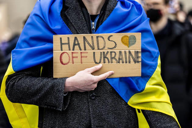 Demonstration for solidarity with Ukraine, taken in front of the Federal Chancellery in Berlin, 24 02 2022 The demonstration takes place because of the invasion of Russian soldiers into Ukraine Berlin Germany Copyright: xFlorianxGaertner photothek.dex
