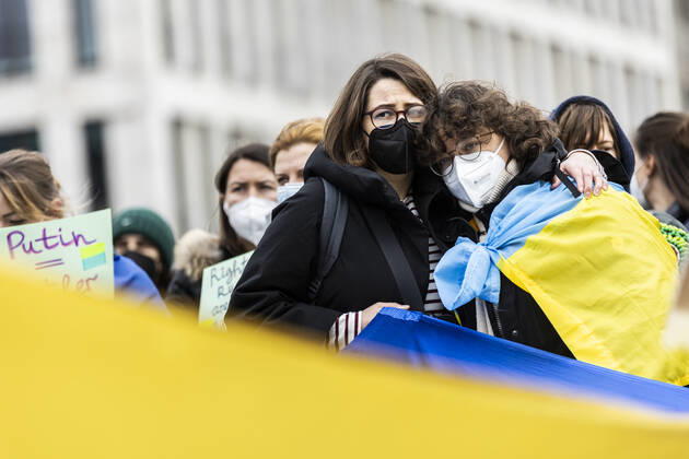 Demonstration for solidarity with Ukraine, taken in front of the Federal Chancellery in Berlin, 24 02 2022 The demonstration takes place because of the invasion of Russian soldiers into Ukraine Berlin Germany Copyright: xFlorianxGaertner photothek.dex