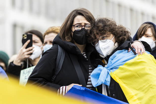 Demonstration for solidarity with Ukraine, taken in front of the Federal Chancellery in Berlin, 24 02 2022 The demonstration takes place because of the invasion of Russian soldiers into Ukraine Berlin Germany Copyright: xFlorianxGaertner photothek.dex