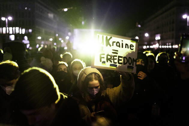 Demonstration for solidarity with Ukraine, taken in front of the Brandenburg Gate in Berlin, 24 02 2022 The demonstration takes place due to the invasion of Russian soldiers into Ukraine Berlin Germany Copyright: xFlorianxGaertner photothek.dex