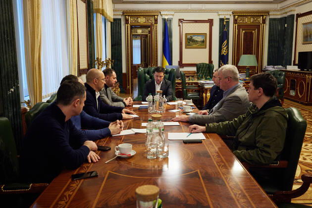 February 24, 2022, Kyiv, Ukraine: Ukrainian President VOLODYMYR ZELENSKY holds an emergency meeting in Kyiv on February 24. Zelensky announced that he was introducing martial law and urged people to remain calm. Kyiv Ukraine - ZUMA 20220224_int_z03_031 Copyright: xUkrainianxPresident sxOfficex