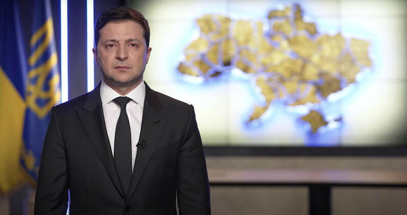 Febryary 24, 2022, Kyiv, Ukraine: Ukrainian President VOLODYMYR ZELENSKY during his address to the nation on Thursday. Zelensky tells Russian citizens they are not enemies but vows the country will defend itself against any invasion. Kyiv Ukraine - ZUMA 20220224_int_z03_037 Copyright: xUkrainianxPresident sxOfficex