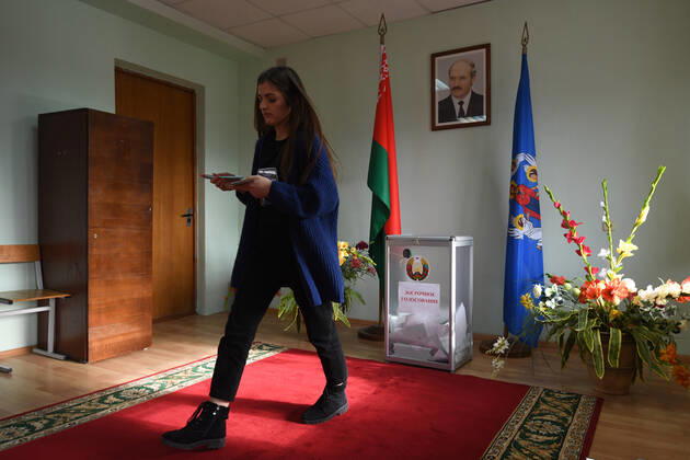 Belarus Constitutional Referendum 8127118 26.02.2022 A woman leaves after casting her ballot during an early voting in a referendum on amendments to the Belorussian constitution at a polling station in Minsk, Belarus. Early voting takes place from February 22 to 26. The main voting day for the referendum is the 27th of February. Alexandr Kryazhev Sputnik Minsk Belarus  Copyright: xAlexandrxKryazhevx