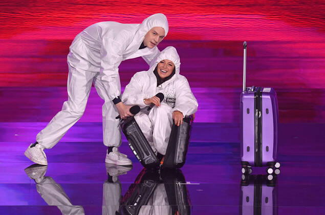 EUROVISION AUSTRALIA FINAL, Host s Joel Creasey (left) and Myf Warhurst (right) are seen during the Eurovision Australia Decides 2022 final at the Gold Coast Convention and Exhibition Centre on the Gold Coast, Saturday, February 26, 2022. ( NO ARCHIVING, EDITORIAL USE ONLY, NO USE IN BOOKS WITHOUT CONSENT GOLD COAST QLD AUSTRALIA Copyright: xDARRENxENGLANDx 20220227001628434380