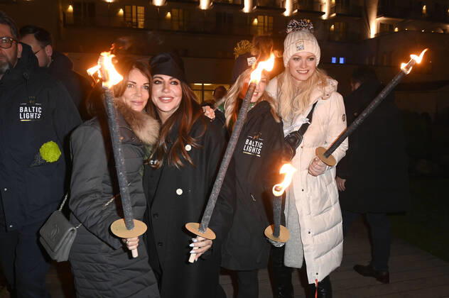 Gerit Kling, Simone Thomalla, Nina Ensmann and Franziska Knuppe at the Official Opening of the Baltic Lights 2022 with Torch Relay at the Alex Strandbar Heringsdorf, 04 03 2022 Foto:xF.xKernx xFuturexImage