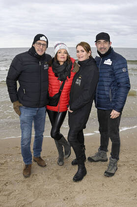 Gerit Kling with husband Wolfram Becker and Anja Kling with husband Oliver Haas at the Baltic Lights 2022 Charity dog race in favor of Welthungerhilfe between the pier Ahlbeck and the pier Heringsdorf Heringsdorf, 06 03 2022 Foto:xF.xKernx xFuturexImage