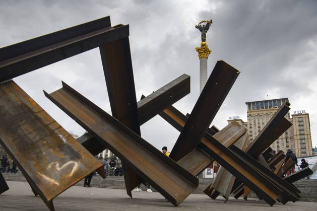Ukraine-Krieg, Jahrestag der Invasion, Chronologie der Ereignisse, Archivbilder News Themen der Woche KW10 News Bilder des Tages Concert Free Sky In Support Of Requirements Close The Sky Over Ukraine Anti-tank obstacle defense at the Independence Square in central Kyiv, Ukraine March 9, 2022 Kyiv Ukraine Copyright: xMaxymxMarusenkox originalFilename: musienko-notitle220309_npyhh