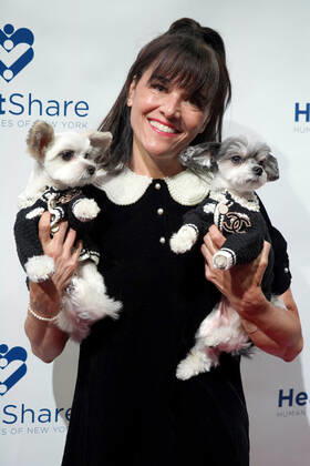 March 21, 2022, New York, NY, USA: SAM CARRELL with TINKERBELLE and BELLE at the 2022 HeartShare Spring Gala,.The Ziegfeld Ballroom NYC.March 21, 2022. New York USA - ZUMAms4_ 20220321_zaf_ms4_014 Copyright: xSoniaxMoskowitzxGordonx