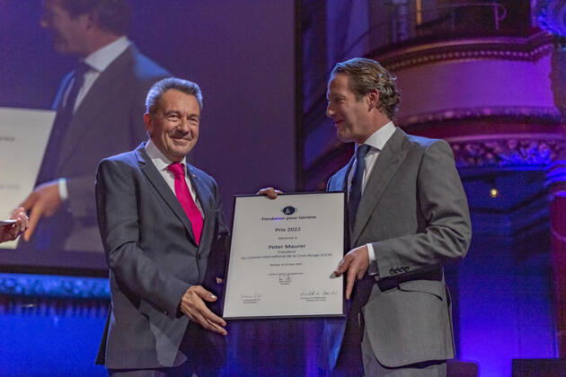 Switzerland: Foundation Award Ceremony for Geneva 2022 Peter Maurer (President of ICRC) (L) receives the Foundation Prize for Geneva for his work with the International Committee of the Red Cross, from the hand of the Marc Pictet (Director of the Pictet group) (R) during the Foundation Award Ceremony for Geneva 2022. Geneva Switzerland Switzerland Copyright: EricxDubost