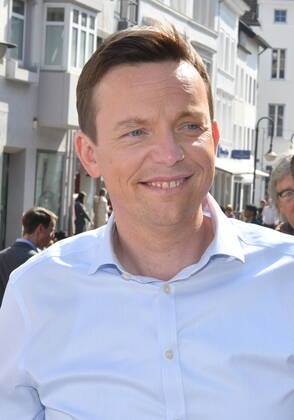 Saarlands Prime Minister Tobias Hans CDU makes in Saarbrücken on Friday 25 3 2022 street election campaign in the pedestrian zone bub