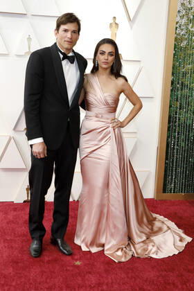 March 28, 2022, Los Angeles, CA, USA: LOS ANGELES - MAR 27: Ashton Kutcher, Mila Kunis at the 94th Academy Awards at Dolby Theater on March 27, 2022 in Los Angeles, CA Los Angeles USA - ZUMAb170 20220328_zap_b170_001 Copyright: xKayxBlakex