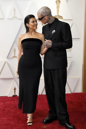 March 27, 2022, Los Angeles, CA, USA: LOS ANGELES - MAR 27: Kourtney Kardashian, Travis Barker at the 94th Academy Awards at Dolby Theater on March 27, 2022 in Los Angeles, CA Los Angeles USA - ZUMAnc22 20220327_zaa_nc22_223 Copyright: xKathyxHutchinsx