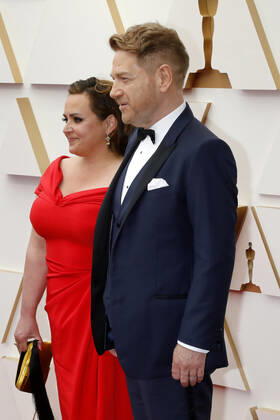 March 27, 2022, Los Angeles, CA, USA: LOS ANGELES - MAR 27: Lindsay Brunnock, Kenneth Branagh at the 94th Academy Awards at Dolby Theater on March 27, 2022 in Los Angeles, CA Los Angeles USA - ZUMAnc22 20220327_zaa_nc22_377 Copyright: xKathyxHutchinsx