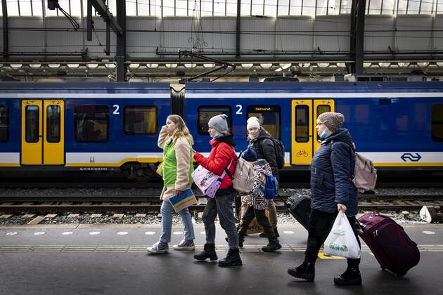 AMSTERDAM Ukrainian refugees after arrival by train from Berlin at Amsterdam Central Station where the first reception and registration of the refugees takes place ANP RAMON VAN FLYMEN  Copyright: xANPx xxANPx x446243039x originalFilename: 446243039.jpg