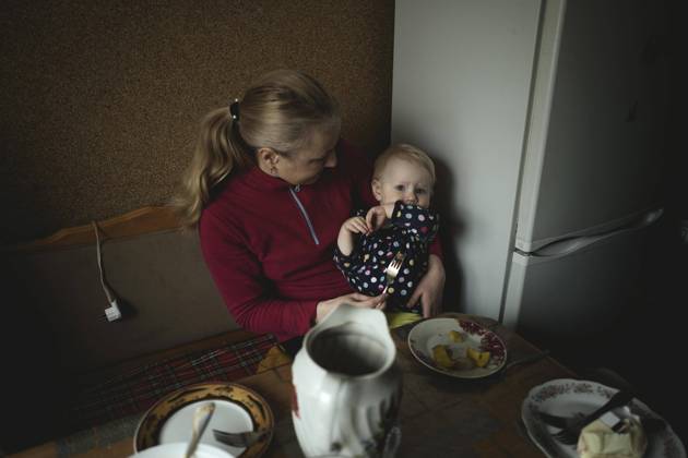 A mother with her youngest son, her husband and her eldest are at the front, they fled from Lviv to the familys home village, Pavliv, Ukraine, Europe Copyright: imageBROKER FlorianxBachmeier iblfba08195390.jpg