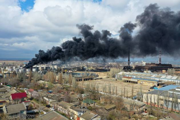 Ukraine-Krieg, Jahrestag der Invasion, Chronologie der Ereignisse, Archivbilder News Themen der Woche KW13 News Bilder des Tages Odessa, fire of a fuel depot following a Russian strike, this morning at 6 am five Russian missiles hit the fuel refinery in Odessa GillesxBaderx xLexPictorium LePictorium_0262034
