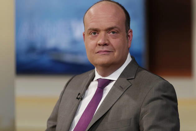 Robin Alexander on Anne Will 2022 03 30, Germany, Berlin Robin Alexander, deputy editor-in-chief Die Welt and book author, guest on Anne Will on Ersten Deutsches Fernsehen Topic of ARD political talk show Dispute over Russian oil and gas Should Germany stop imports immediately