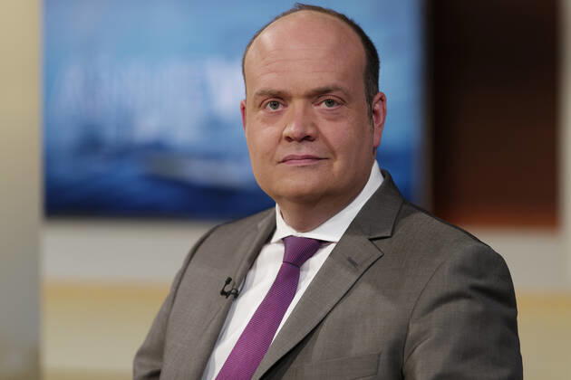 Robin Alexander on Anne Will 2022 03 30, Germany, Berlin Robin Alexander, deputy editor-in-chief Die Welt and book author, guest on Anne Will on Ersten Deutsches Fernsehen Topic of ARD political talk show Dispute over Russian oil and gas Should Germany stop imports immediately