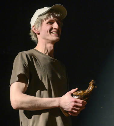 Asger Nordtorp Pedersen receives the award as the musician of the year at the Steppe Wolf 2022 award ceremony at the Bremen Theater in Copenhagen on Sunday 3 April 2022 The Steppe Wolf is an award which since February 2003 has been awarded by the Association of Danish Music Critics, Copenhagen Copyright: TorbenxChristensen TorbenxChristensenx COP10519 spdk20220404-000053-L