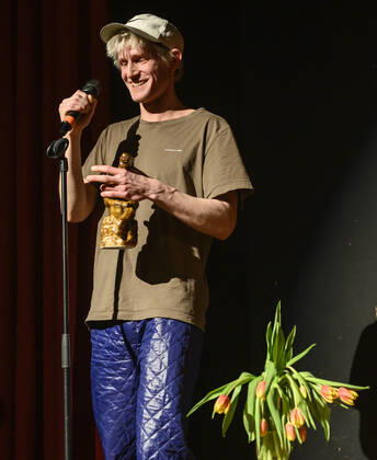Asger Nordtorp Pedersen receives the prize as the Lyricist of the Year at the Steppe Wolf 2022 award ceremony at the Bremen Theater in Copenhagen on Sunday 3 April 2022 The Steppe Wolf is a prize which since February 2003 has been awarded by the Association of Danish Music Critics, Copenhagen Copyright: TorbenxChristensen TorbenxChristensenx COP10519 spdk20220404-000105-L