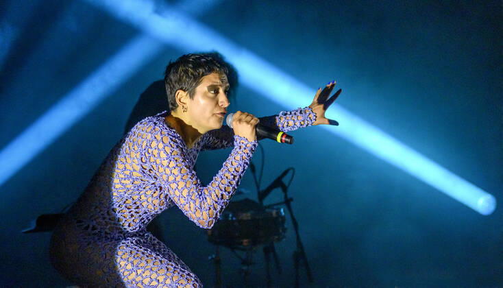 Honduran Danish Julie Pavon on stage at the Steppe Wolf 2022 award ceremony at the Bremen Theater in Copenhagen on Sunday 3 April 2022 The Steppe Wolf is an award given since February 2003 by the Association of Danish Music Critics, Copenhagen  Copyright: TorbenxChristensen TorbenxChristensenx COP10519 spdk20220404-013212-L