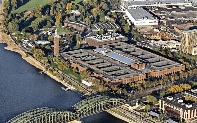 Rheinhallen, Messeturm and Tanzbrunnen, Cologne Fair, old fairground, today headquarters of the media group RTL, Deutz, Cologne, Rhineland, North Rhine-Westphalia, Germany, Europe Copyright: imageBROKER ThomasxRobbin iblrbb08191992.jpg