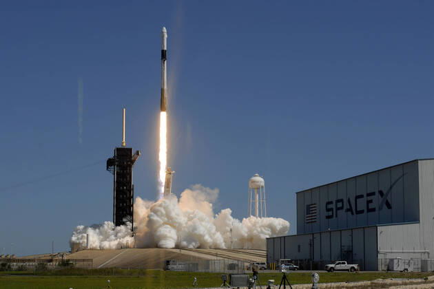 A SpaceX Falcon 9 rocket launches the first commercial crew of four for Axiom Space to the International Space Station from Complex 39A at the Kennedy Space Center, Florida on Friday, April 8, 2022.  KSP20220408015 JOExMARINO