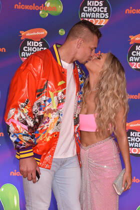 SANTA MONICA, CA - APRIL 9: Rob Gronkowski and Camille Kostek at the 2022 Nickelodeon Kids Choice Awards at the Barker Hangar in Santa Monica, California on April 9, 2022. Copyright: xJeffreyxMayer JTMPhotosx