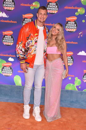 SANTA MONICA, CA - APRIL 9: Rob Gronkowski and Camille Kostek at the 2022 Nickelodeon Kids Choice Awards at the Barker Hangar in Santa Monica, California on April 9, 2022. Copyright: xJeffreyxMayer JTMPhotosx
