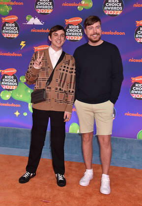 SANTA MONICA, CA - APRIL 9: Chris Tyson and MrBeast at the 2022 Nickelodeon Kids Choice Awards at the Barker Hangar in Santa Monica, California on April 9, 2022. Copyright: xJeffreyxMayer JTMPhotosx