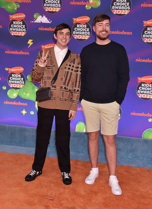 SANTA MONICA, CA - APRIL 9: Chris Tyson and MrBeast at the 2022 Nickelodeon Kids Choice Awards at the Barker Hangar in Santa Monica, California on April 9, 2022. Copyright: xJeffreyxMayer JTMPhotosx