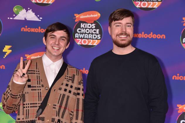 SANTA MONICA, CA - APRIL 9: Chris Tyson and MrBeast at the 2022 Nickelodeon Kids Choice Awards at the Barker Hangar in Santa Monica, California on April 9, 2022. Copyright: xJeffreyxMayer JTMPhotosx
