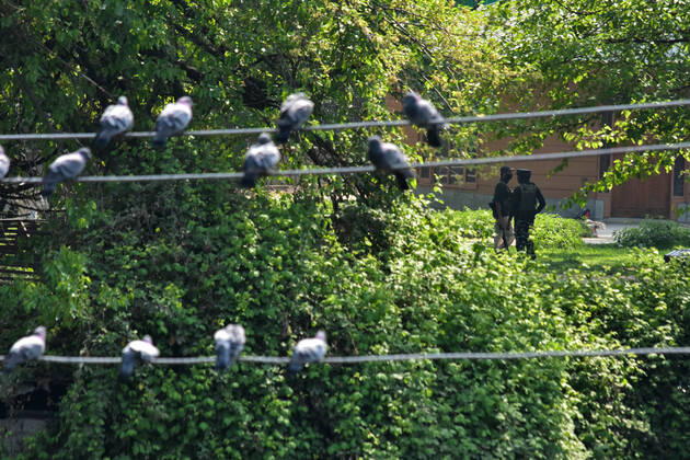 April 10, 2022, Srinagar, India: Paramilitary troopers take position following the encounter between government forces and militants. A top militant commander was among two militants killed while two cops and a CRPF trooper were injured in a gunfight in Srinagar. Srinagar India - ZUMAs197 20220410_zaa_s197_055 Copyright: xSaqibxMajeedx