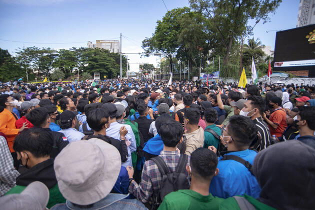 April 11, 2022, Palembang, South Sumatra, Indonesia: Students demonstrate against the addition of the presidential mandate in Palembang on Monday, April 11, 2022. Palembang Indonesia - ZUMAp194 20220411_zip_p194_003 Copyright: xSigitxPrasetyax