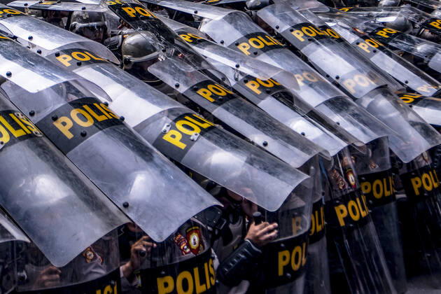 April 11, 2022, Palembang, South Sumatra, Indonesia: Police guarding student demonstrations refuse to take steps to increase Indonesia s presidential mandate in Palembang, Monday 11 April 2022. Palembang Indonesia - ZUMAp194 20220411_zip_p194_004 Copyright: xSigitxPrasetyax
