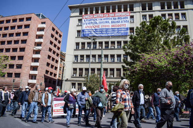 Greece: Thousands take to Athens streets in protest of price hikes Activists hang a giant banner in the facade of the Ministry of Development with slogans against price hikes while thousands protest in the streets. Athens Greece Copyright: DimitrisxAspiotis