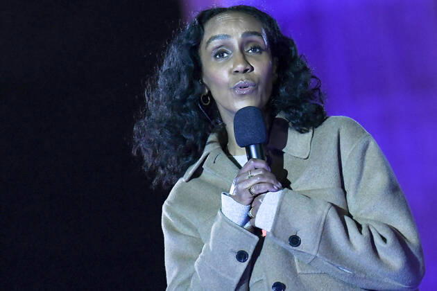 20 03 2022, xlakx, entertainment demo, Sound of Peace peace rally for Ukraine emspor, v l presenter Hadnet Tesfai at the rally and peace concert Sound Of Peace against the war in Ukraine at Brandenburg Gate Berlin.