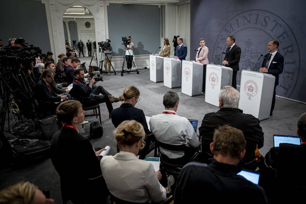Prime Minister Mette Frederiksen S, Minister of Finance Nicolai Wammen S, Minister of Taxation Jeppe Bruus S, Minister of Climate and Energy Dan Joergensen S and Minister of the Environment Lea Wermelin S during a press conference on the governments reform proposal Denmark can Copyright: RitzauxScanpix MadsxClausxRasmussenx COP10604 spdk20220419-104227-L