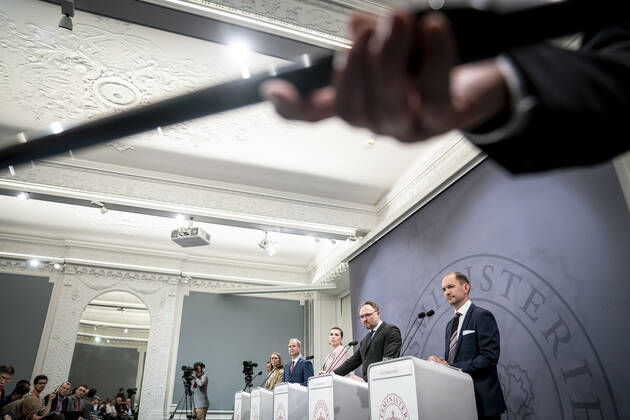Prime Minister Mette Frederiksen S, Minister of Finance Nicolai Wammen S, Minister of Taxation Jeppe Bruus S, Minister of Climate and Energy Dan Joergensen S and Minister of the Environment Lea Wermelin S during a press conference on the governments reform proposal Denmark can Copyright: RitzauxScanpix MadsxClausxRasmussenx COP10604 spdk20220419-113234-L