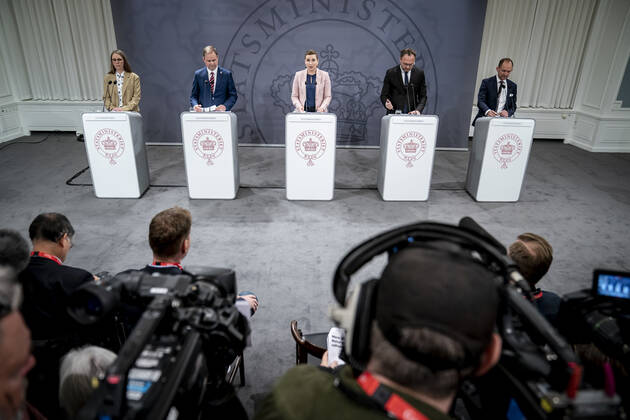 Prime Minister Mette Frederiksen S, Minister of Finance Nicolai Wammen S, Minister of Taxation Jeppe Bruus S, Minister of Climate and Energy Dan Joergensen S and Minister of the Environment Lea Wermelin S during a press conference on the governments reform proposal Denmark can Copyright: RitzauxScanpix MadsxClausxRasmussenx COP10604 spdk20220419-115211-L